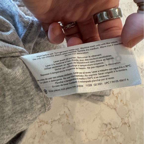 6M Carter’s - Gray Long Sleeve Baby Onesie - Picture 3 of 8